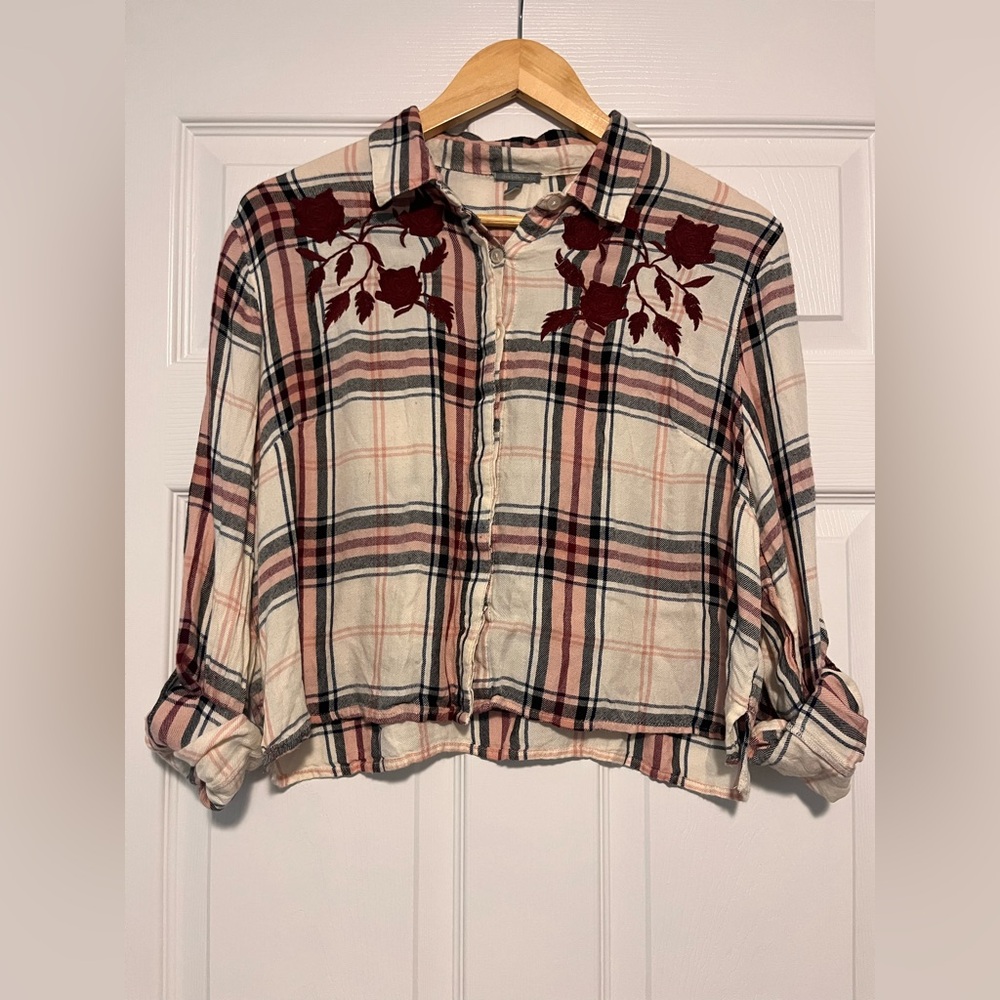 Charlotte Russe Cream, Pink, and Black Plaid Cropped Button-Down Shirt